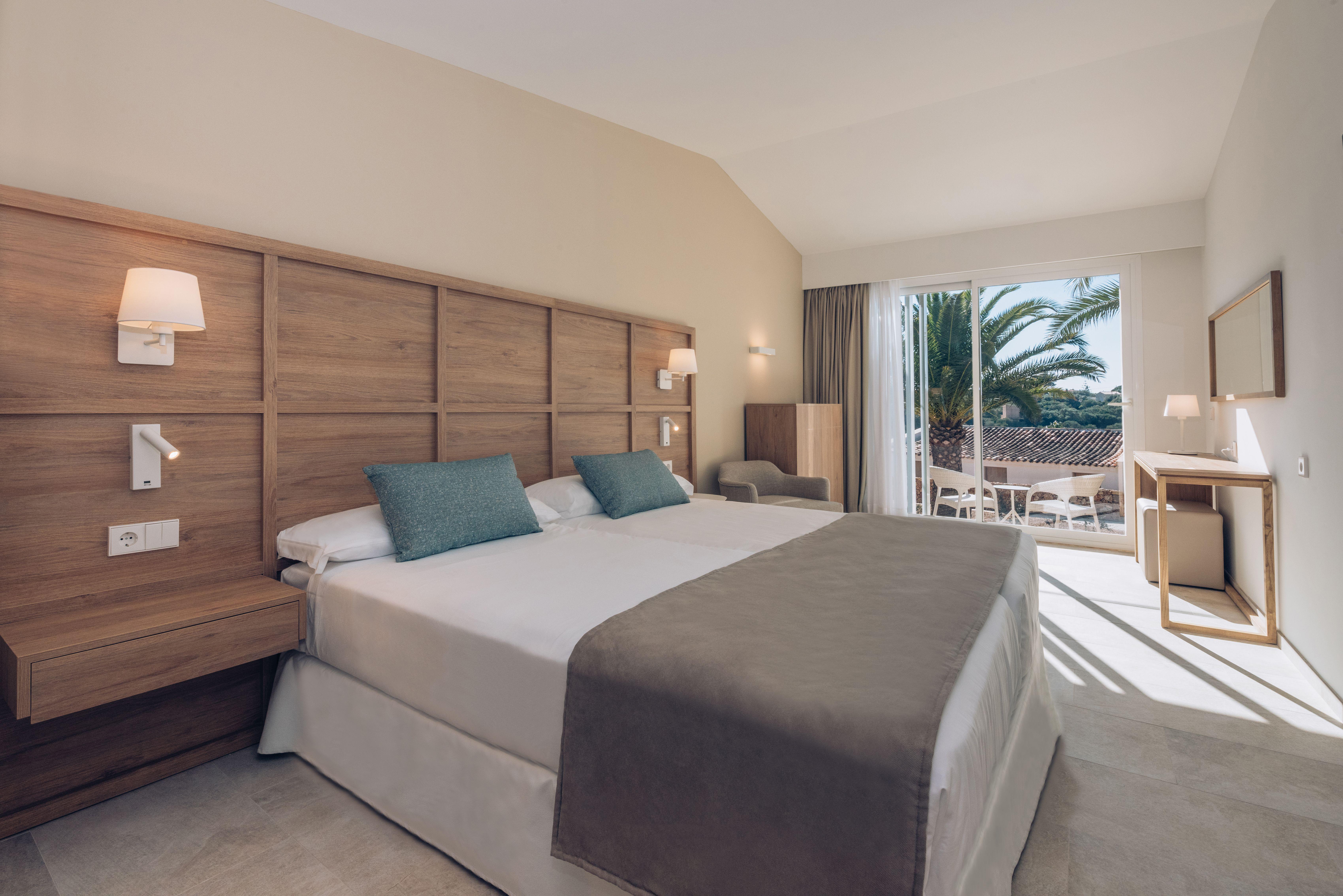 Hotel Iberostar Waves Cala Domingos 4*