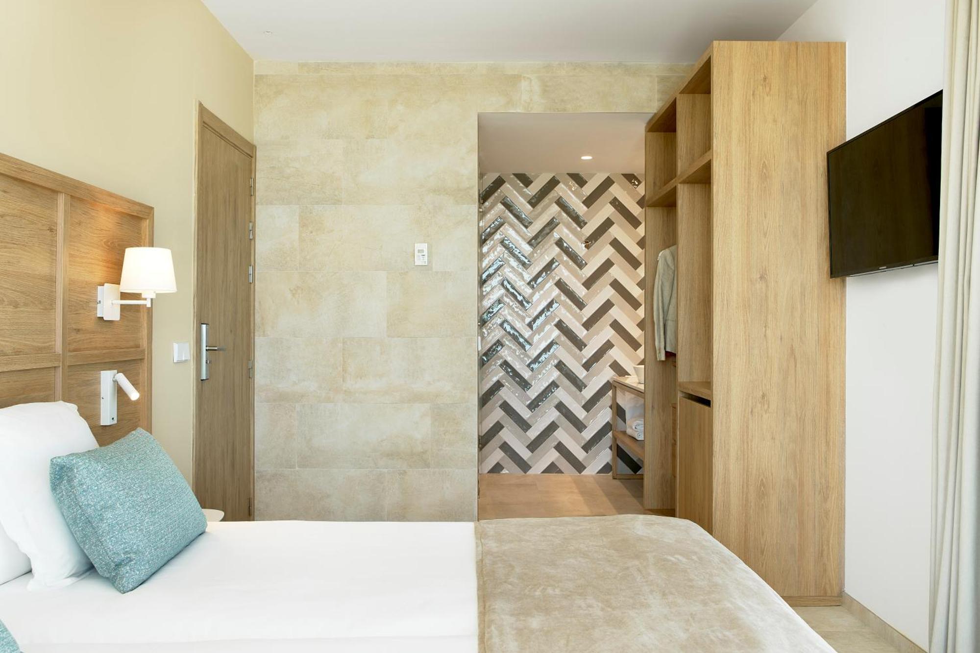 Hotel Iberostar Waves Cala Domingos 4*